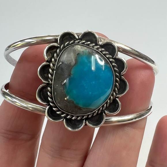 Native American Jewelry - Vintage Navajo Blue Carico Lake Turquoise Bracelet